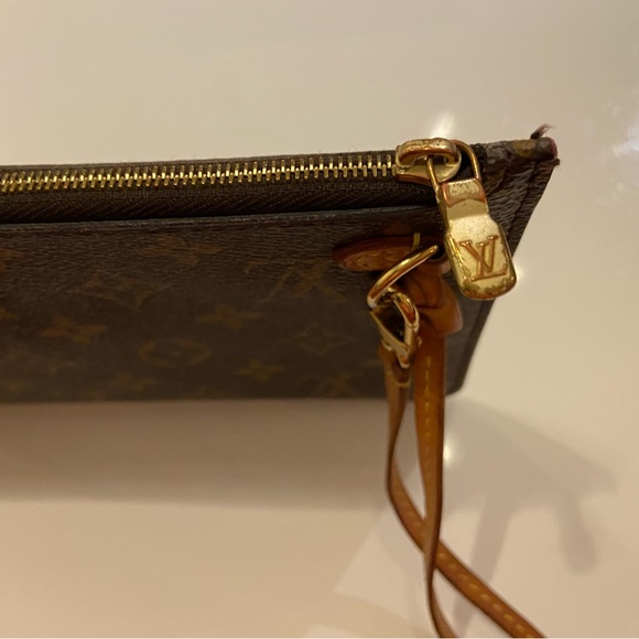 Authentic Louis Vuitton Pochette - Picture 4 of 13